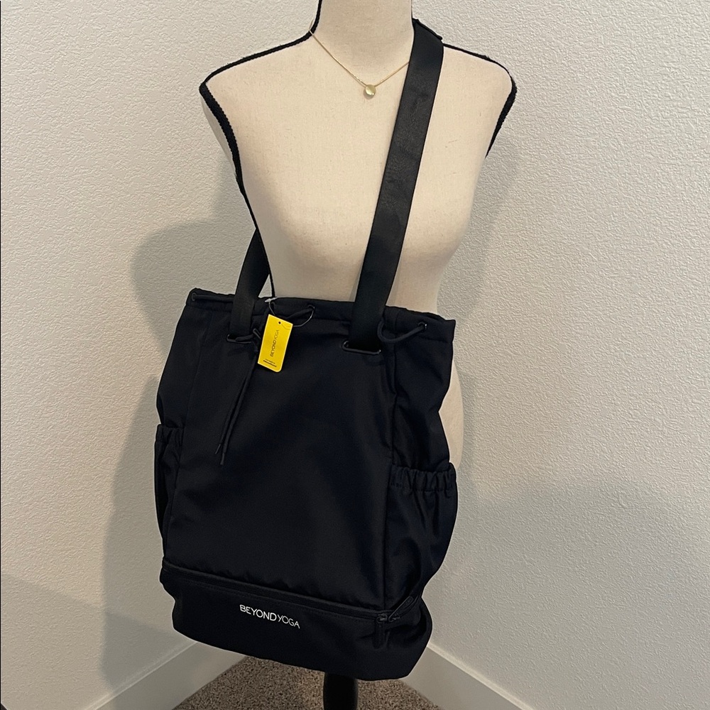 Beyond Yoga | Black backpack sport bag - Picture 4 of 16